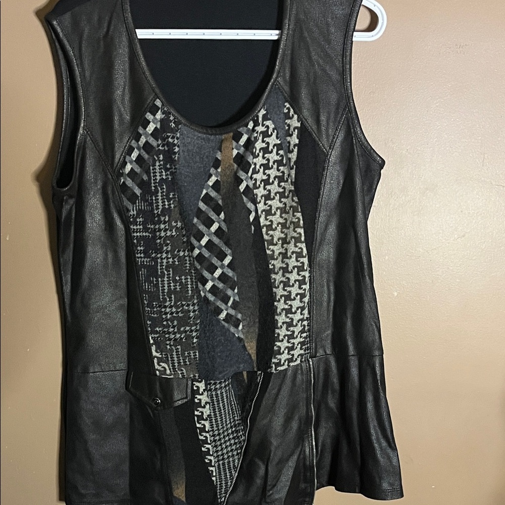 😄Abstract sleeveless top funky Vex collection